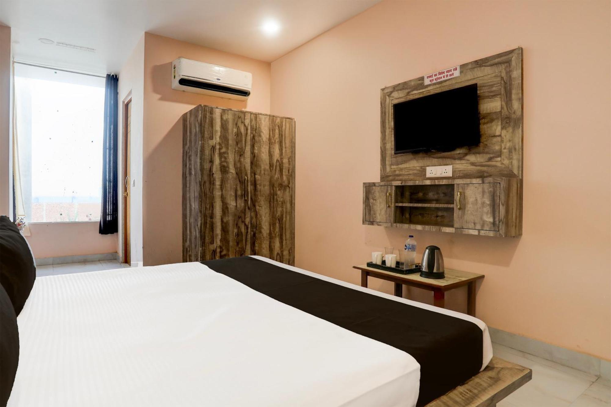 Hotel O Rana Hotel & Restaurant Мирут Екстериор снимка