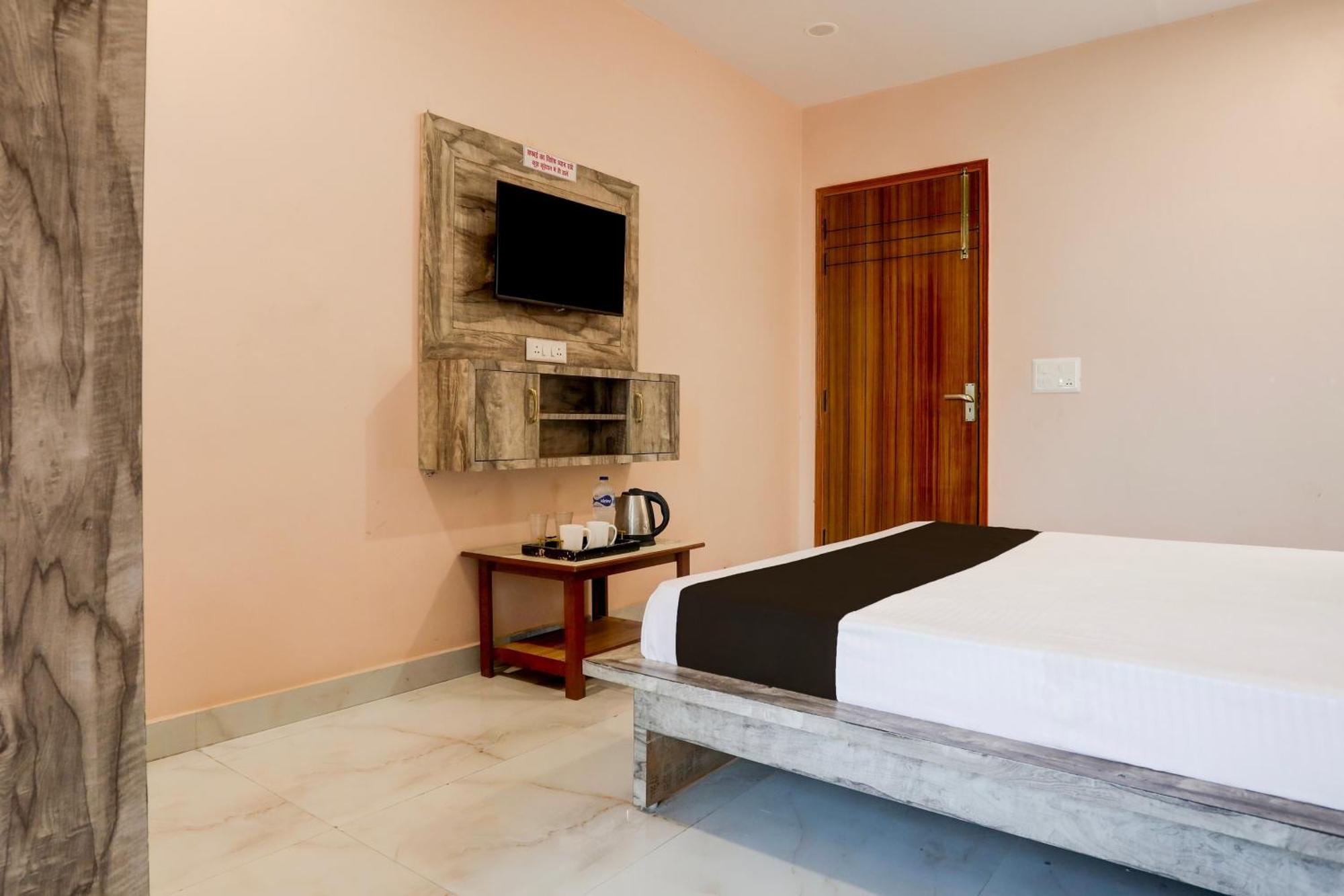 Hotel O Rana Hotel & Restaurant Мирут Екстериор снимка