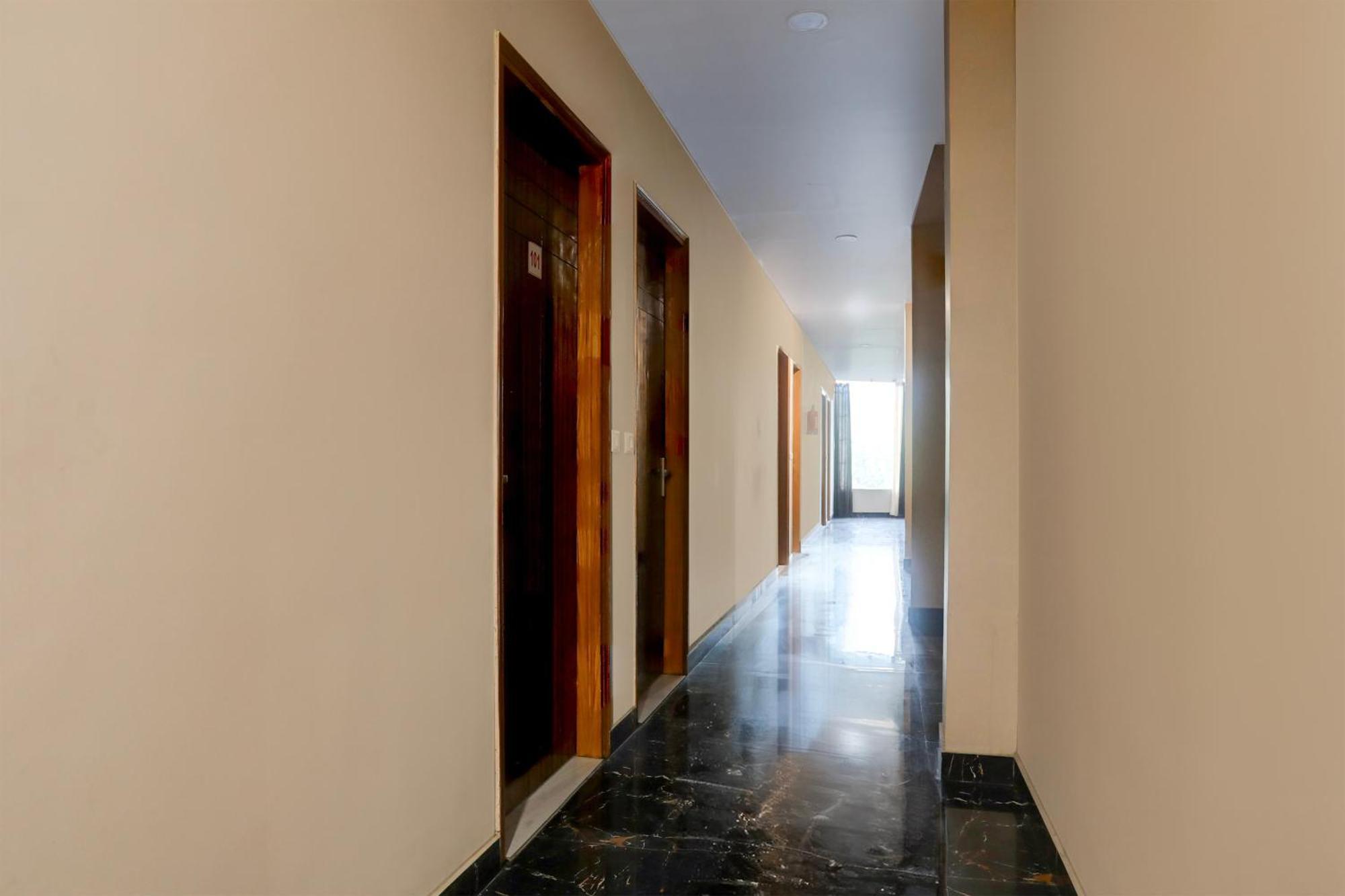 Hotel O Rana Hotel & Restaurant Мирут Екстериор снимка