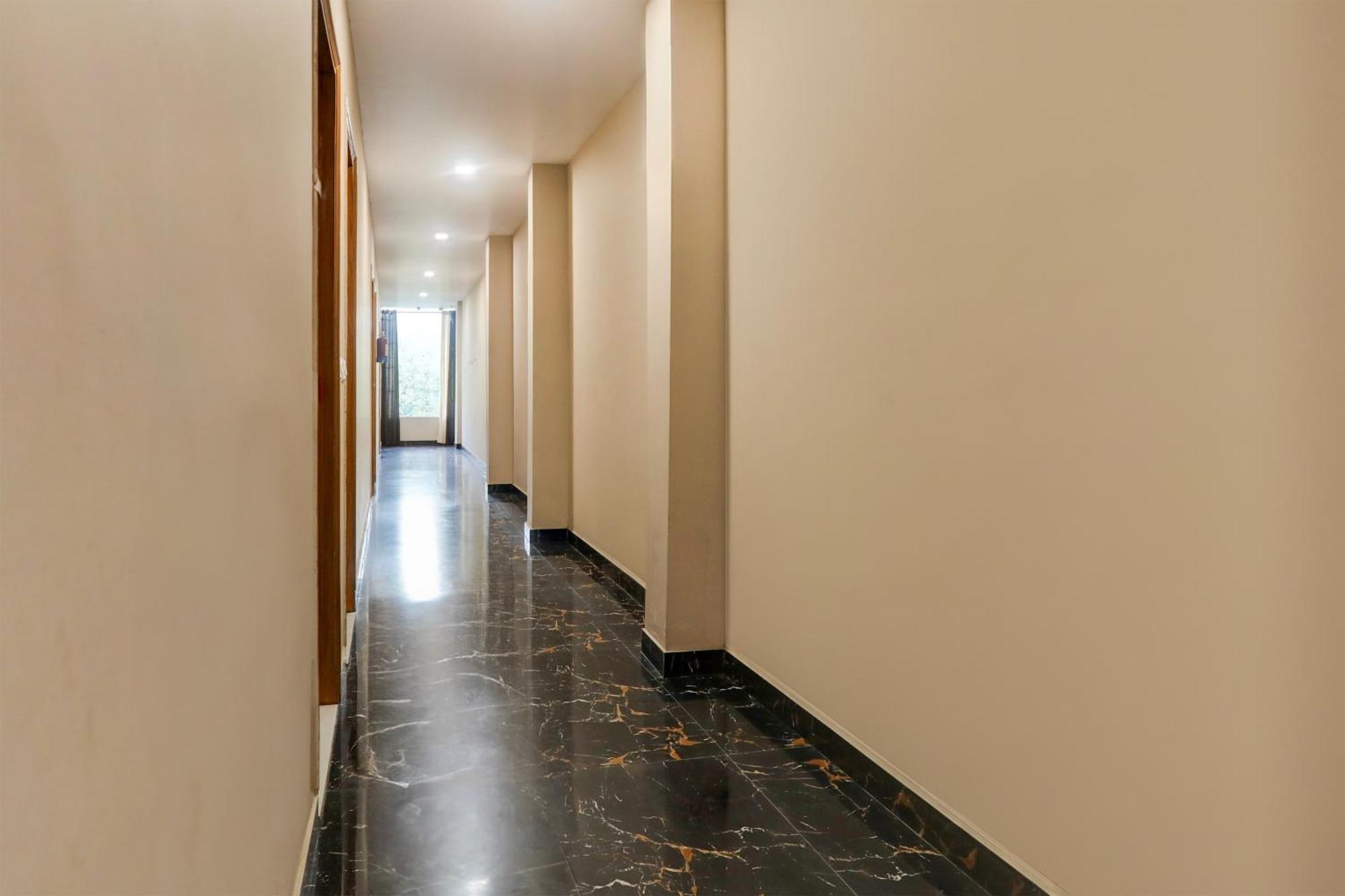 Hotel O Rana Hotel & Restaurant Мирут Екстериор снимка